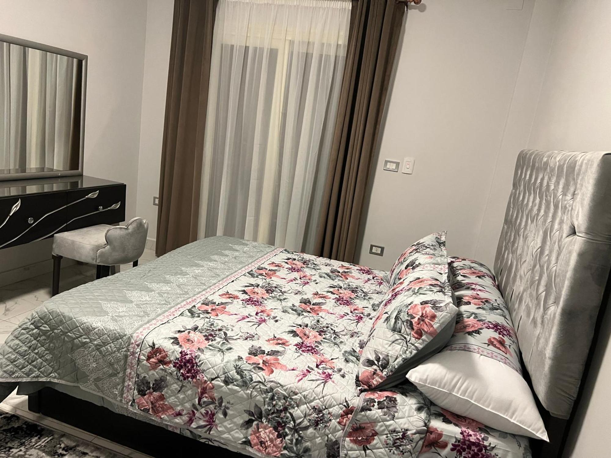 Luxury Apartments Beside Mall Of Arabia And Dar Al-Fouad Hospital - Families Only- No Alcoholic Beverages 6th of October City Exteriör bild